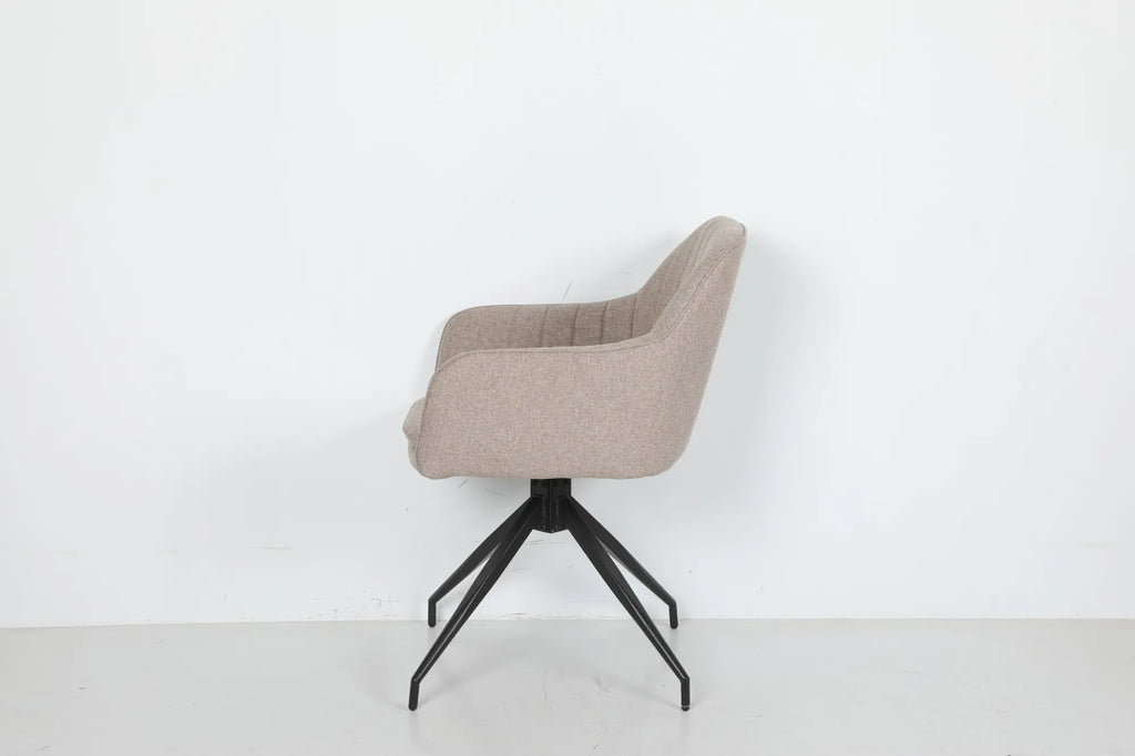 Lemia Spisestol – 180° Roterbar med Davis Barrel-stoff