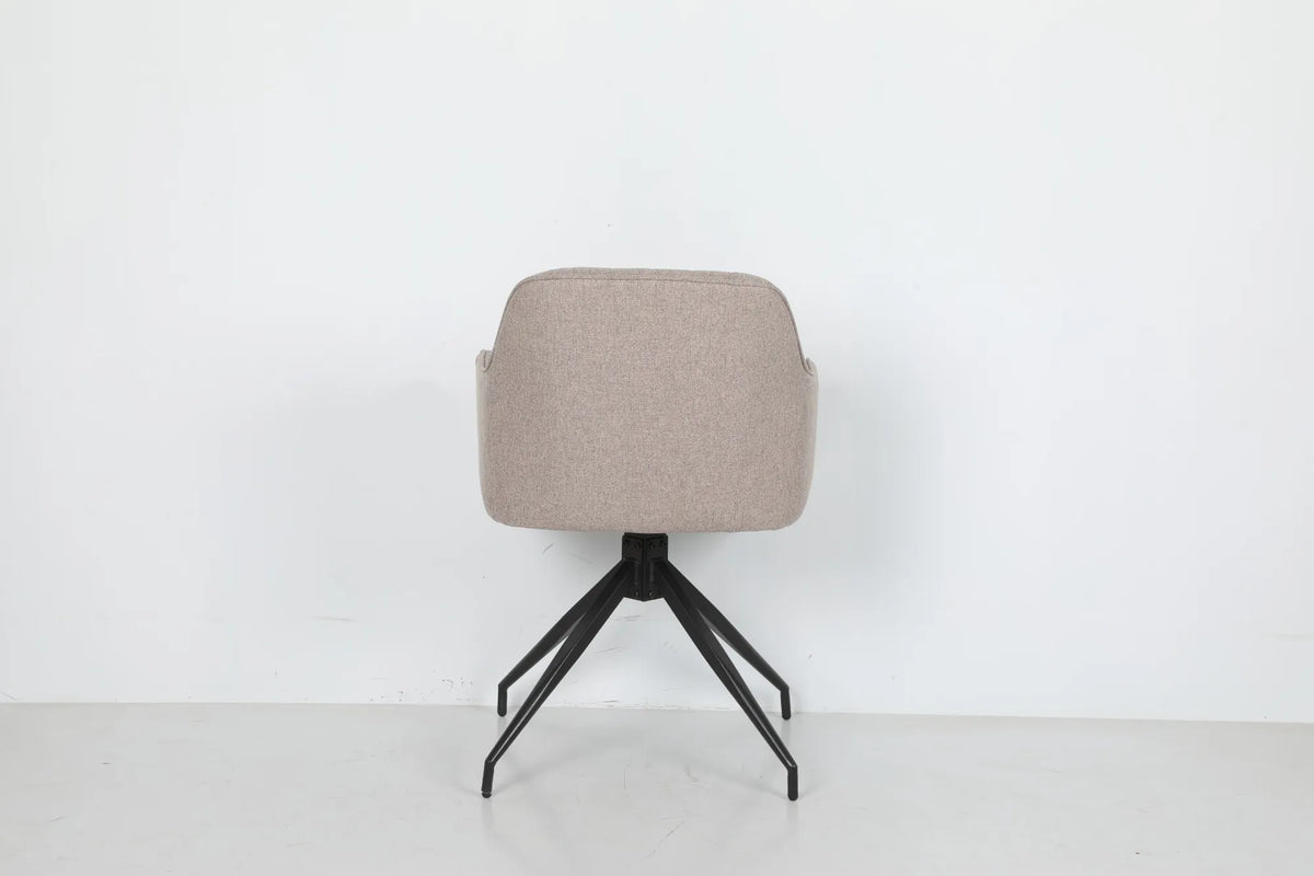 Lemia Spisestol – 180° Roterbar med Davis Barrel-stoff